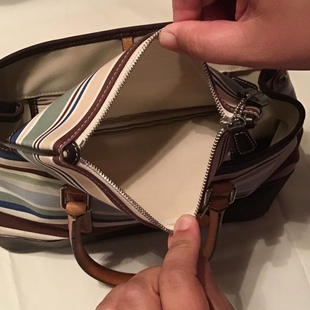 Coach purse with matching make up bag - Picture 4 of 4